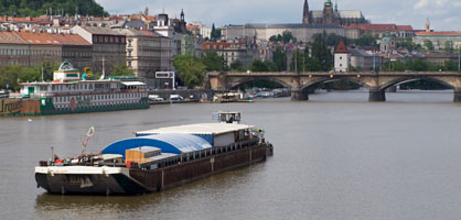 Pozvánka na společenský večer na Lodi Tajemství bratří Formanů a hudebním doprovodem ABBA CZ